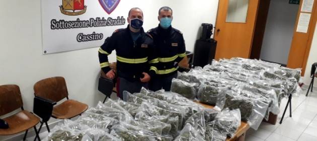 Intercettato corriere della droga con 53 chili di marijuana