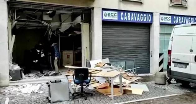CREMA - LADRI FANNO ESPLDOERE BANCOMAT A OFFANENGO