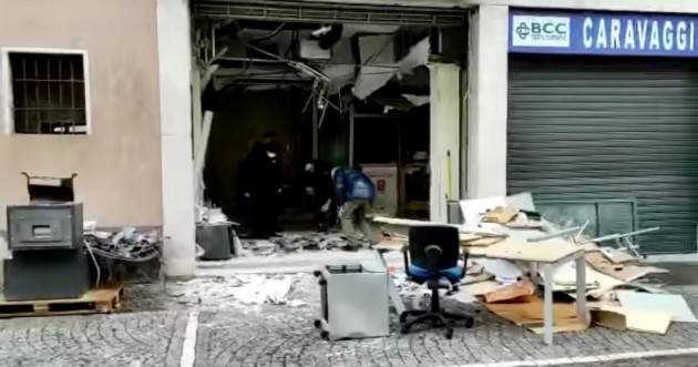 CREMA - LADRI FANNO ESPLDOERE BANCOMAT A OFFANENGO