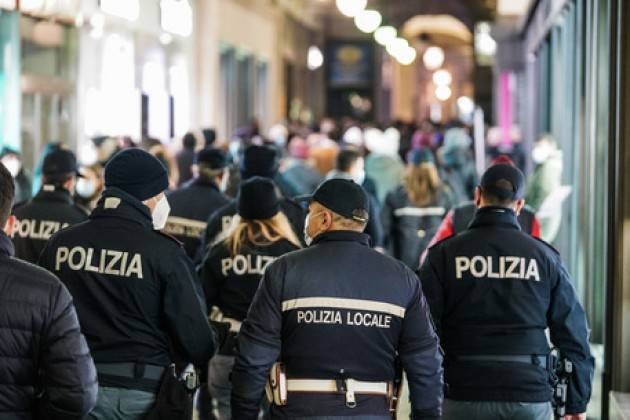 Brescia, in troppi senza mascherina