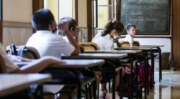 Maestra negazionista: ''Muoiono solo i vecchi'', e invita a togliere la mascherina