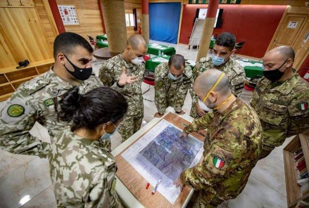 IL CONTINGENTE ITALIANO FORMA UFFICIALI LIBANESI