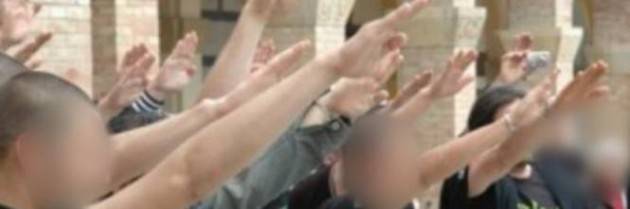 Saluti romani a commemorazione, tutti assolti a Milano