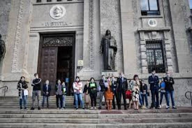 I parenti delle vittime di COVID chiedono 100 milioni a Conte, Speranza e Fontana
