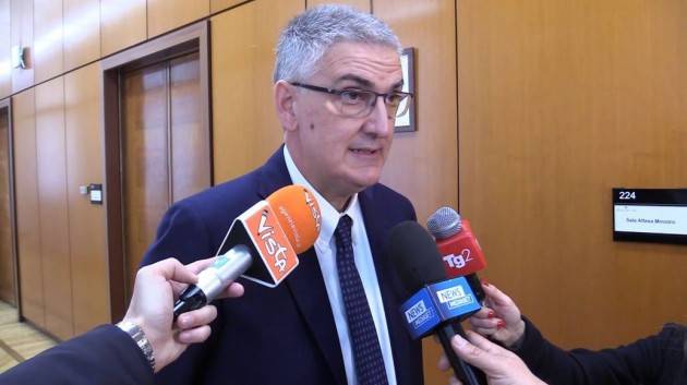 Brusaferro e Rezza: ''A Natale tutelate gli anziani. Variante inglese? Incide su Rt del +0,4''