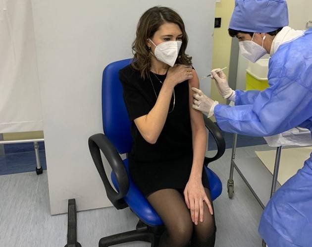 AL V-DAY di Cremona vaccinati dieci operatori della ASST di Crema