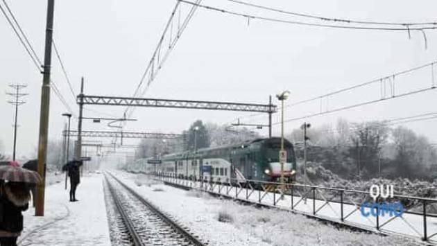 Allerta neve, lunedì ridotti i treni in Lombardia