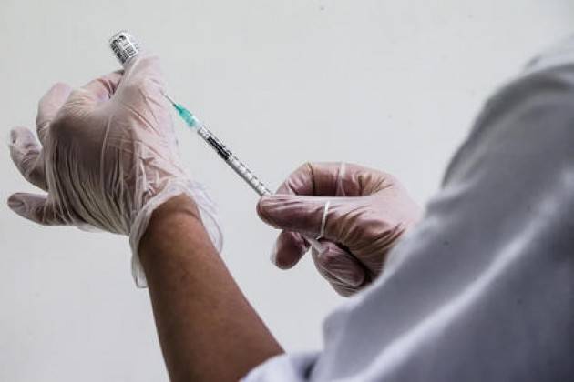 Pavia,solo 20% operatori Rsa per vaccino