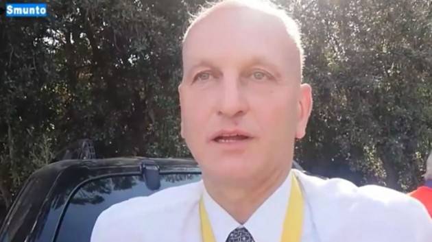 Asl taglia stipendio a medico negazionista: fake news contro i vaccini