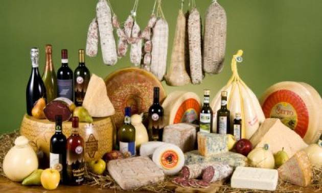 Capodanno in zona rossa, ma nel cenone ''di casa'' trionfa il km zero