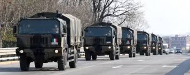 Morti di Bergamo e città deserte immagini-simbolo del 2020