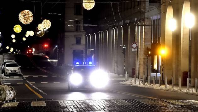 Capodanno, 1.347 multe e 16 positivi denunciati. Il caso della festa sul Lago Di Garda