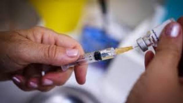 Perché si può contrarre il Covid anche dopo la prima dose di vaccino