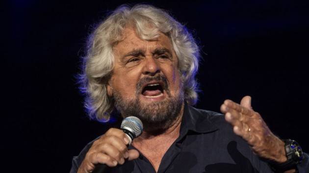 Grillo attacca Renzi tramite Cicerone: ''Vattene e porta via tutti i tuoi''