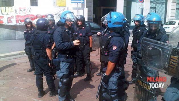 Protesta al Cpr Milano, in 17 sul tetto