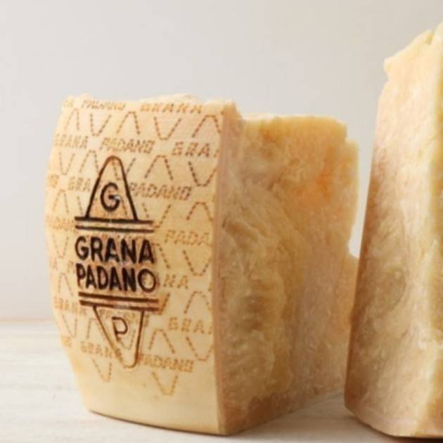 Sale il valore del Grana Padano, ma non il prezzo del latte alla stalla