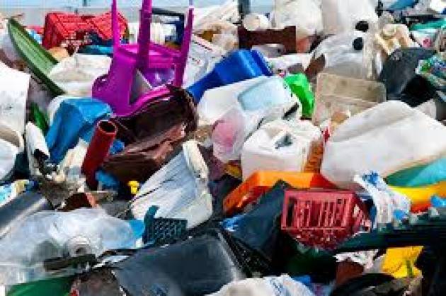 ''PLASTICA, BIOPLASTICA, RIPLASTICA O NOPLASTICA'' IN UN WEBINAR DEL CNR