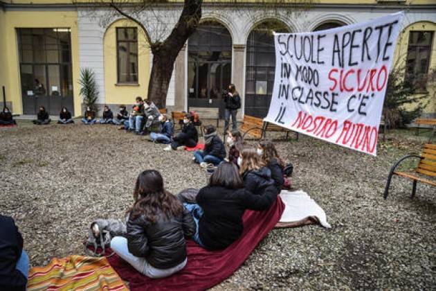 A Milano due licei occupati contro la Dad