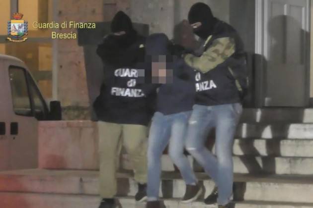 MAXI FRODE . GDF SEQUESTRA 21MILIONI E 30 ARRESTI