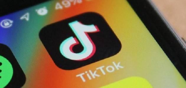 ADUC Tik-Tok e simili da vietare ai piccoli? Le colpe sono deigrandi