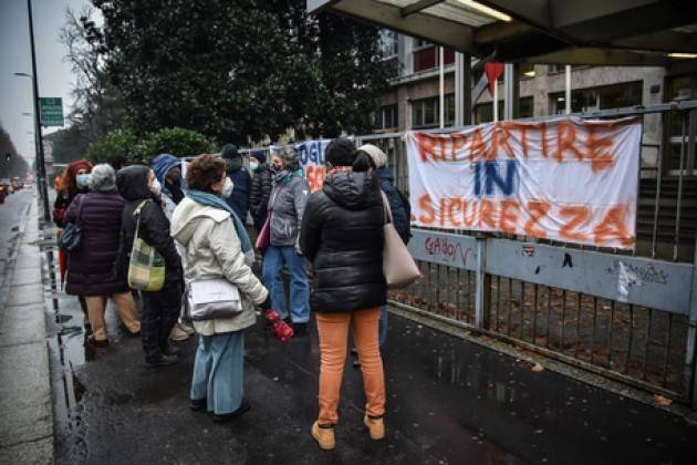 Milano, sit-in per ''riapertura duratura''