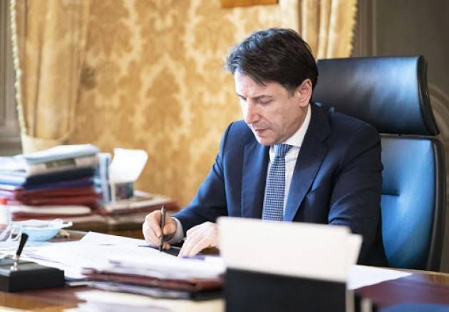 CONTE SI E' DIMESSO : DOMANI VIA ALLE CONSULTAZIONI - VIDEO