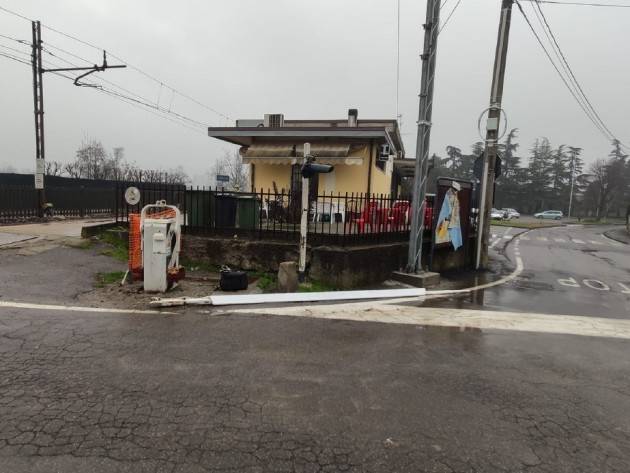 AUTISTA ABBATTE PASSAGGIO A LIVELLO DI CAPRALBA
