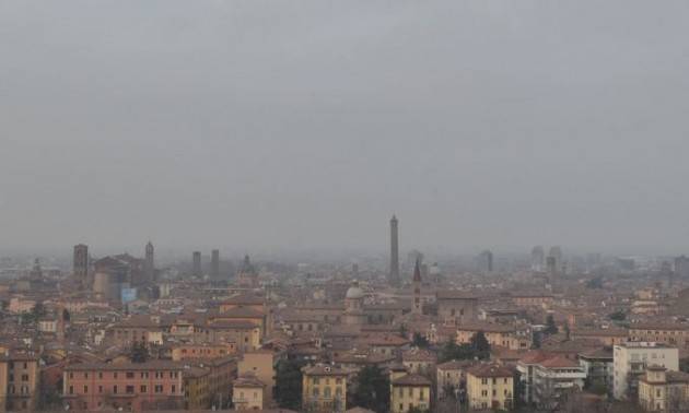 Italia, con 32 mq di verde a testa inquinamento fuorilegge in 35 capoluoghi
