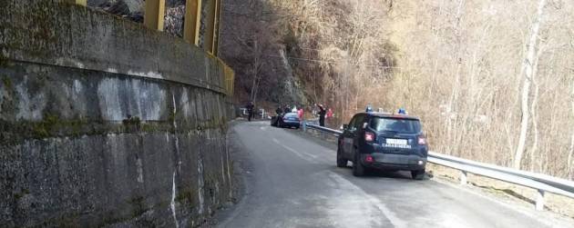 ROCCIA SI STACCA DA MONTAGNA E COLPISCE AUTO: MUORE 68ENNE