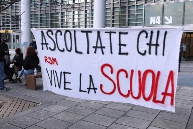 Ritorno a scuola, in Lombardia ancora lezioni in presenza al 50%