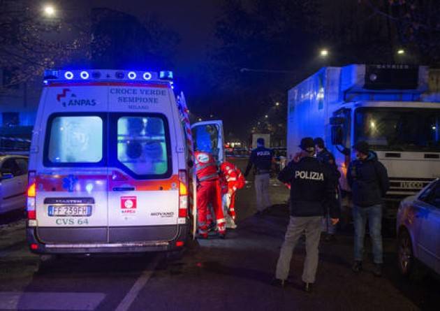 Aggredito in bar a Milano, in ospedale