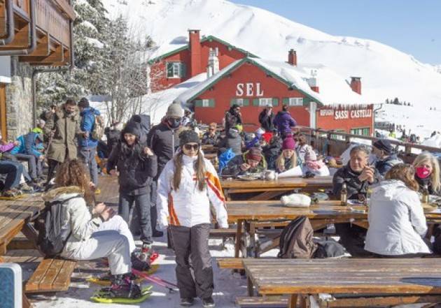 Voglia di vacanze, 'assalto' a rifugi e centro città