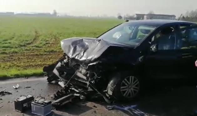 FRONTALE A PANDINO : CINQUE FERITI  -  FOTO 