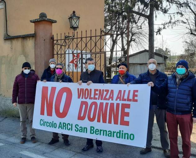 Crema - Flash mob contro violenza alle donne