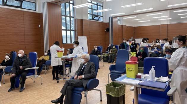 PRIMA DOSE DEL VACCINO PER MATTARELLA: ARRIVANO GLI INSULTI DEI NO-VAX