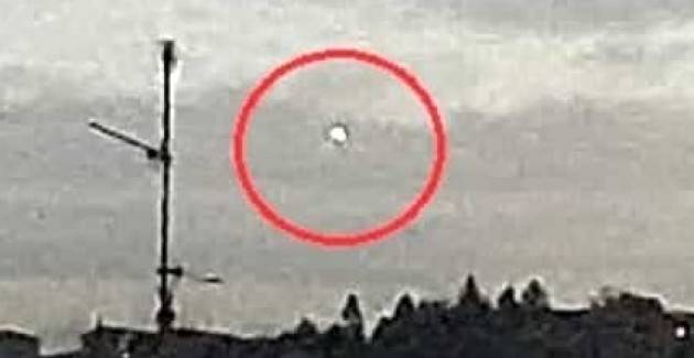 Zeus Le nuove fotocamere digitali causano avvistamenti di UFO