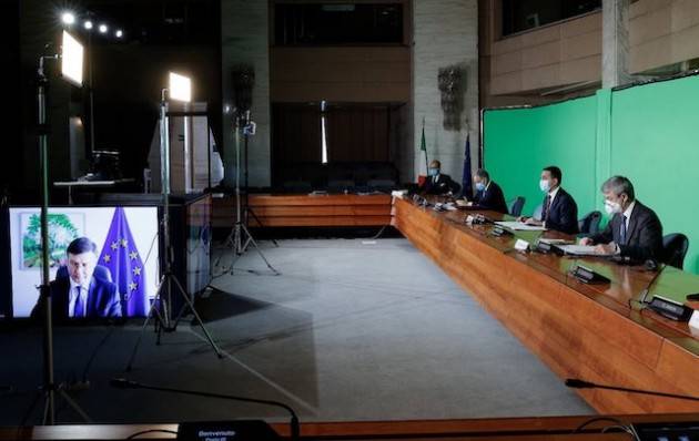 ALLA FARNESINA LA PRESENTAZIONE DELLA COMUNICAZIONE SULLA REVISIONE DELLA POLITICA COMMERCIALE DELL'UE