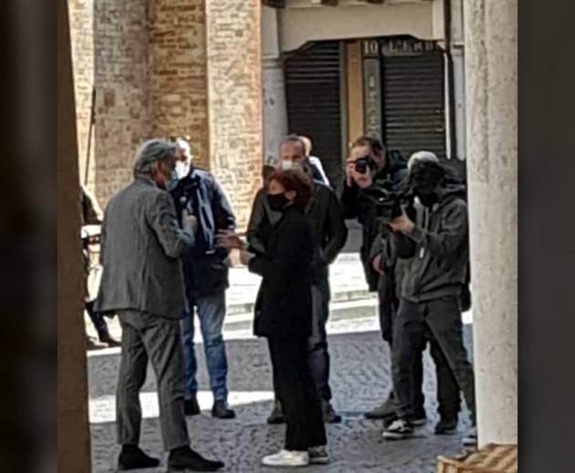 IN CITTA' LA TROUPE DI ''DRITTO E ROVESCIO''