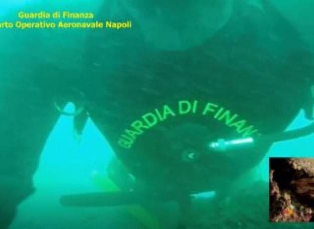 I fondali dei Faraglioni Capri e del Golfo di Napoli demoliti dai bracconieri