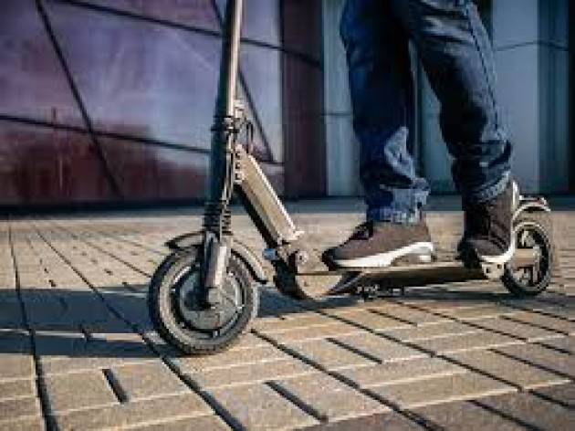 273 incidenti con monopattini a Milano nel 2020