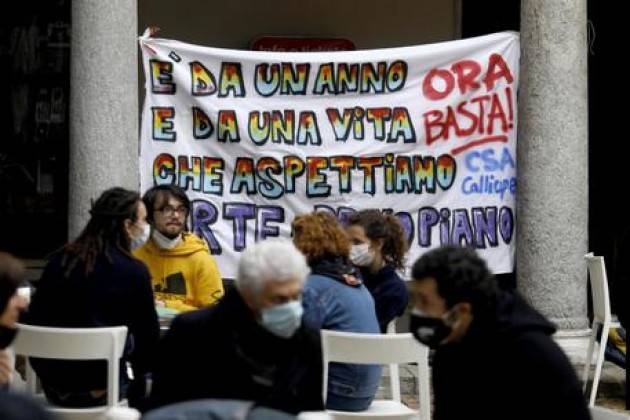 Lavoratori spettacolo e studenti occupano Piccolo teatro