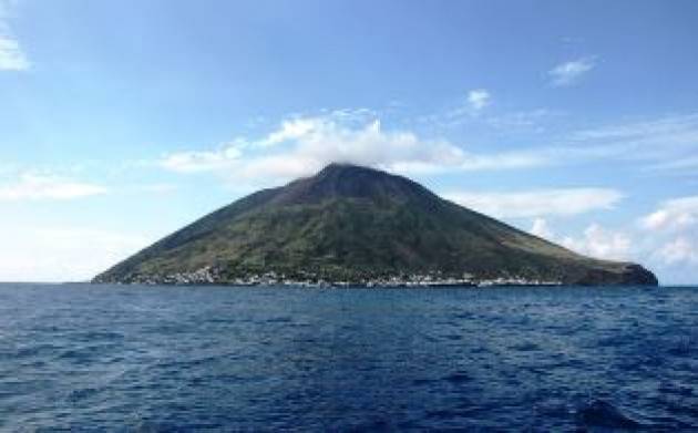 TESTATO SULLO STROMBOLI UN SISTEMA DI ALLERTAMENTO IN TEMPO REALE DELLE ERUZIONI VIOLENTE