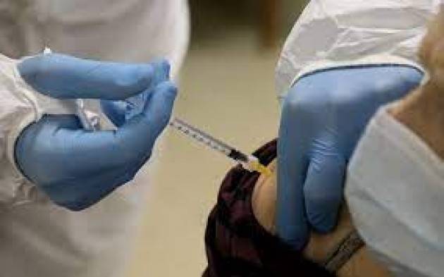 Nel comasco sindaco-autista per fare vaccini a domicilio