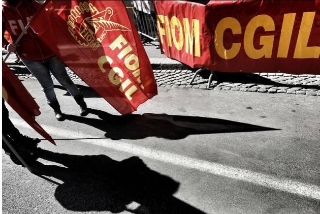 Industria: Cgil, Cisl e Uil, trovare una soluzione alle troppe crisi aziendali aperte