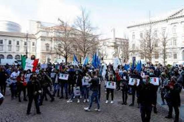 Ristoratori protestano a Milano, al via ''Io aproTour''