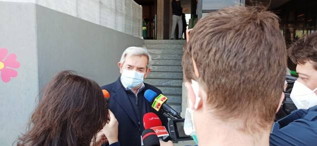 Crema Video inaugurazione Centro Vaccinale ex Tribunale con Bertolaso e Bonaldi 
