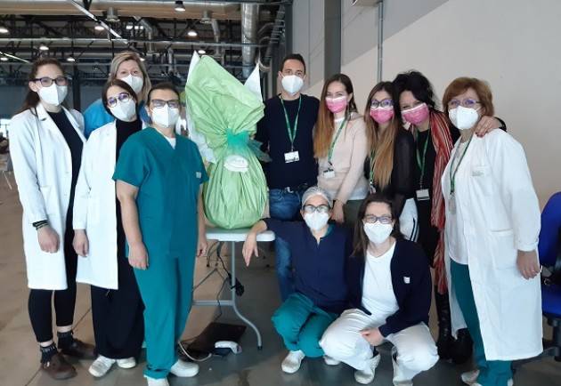 ASST Cremona UOVO DI PASQUA GIGANTE PER HUB VACCINALE E’ UN DONO SPERLARI