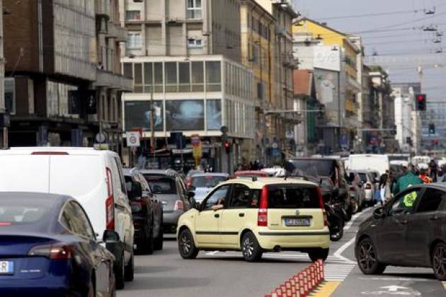 Multato Parrucchiere aperto in zona rossa