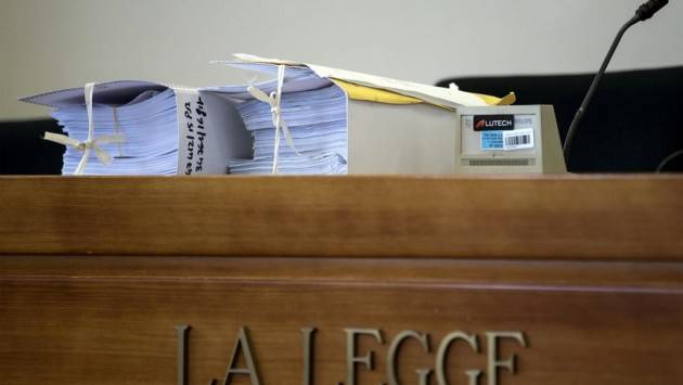 Aggredì l'ex con l'acido, confermati 2 anni per la donna 