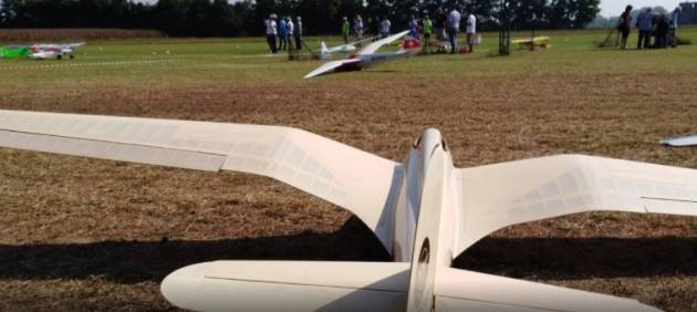 Il Centro Aeromodellistico Cremonese  ha il campo da volo stabile ad Annicco